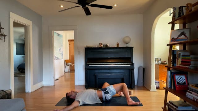 30 min Gentle Yin & Restorative w/ Vy...