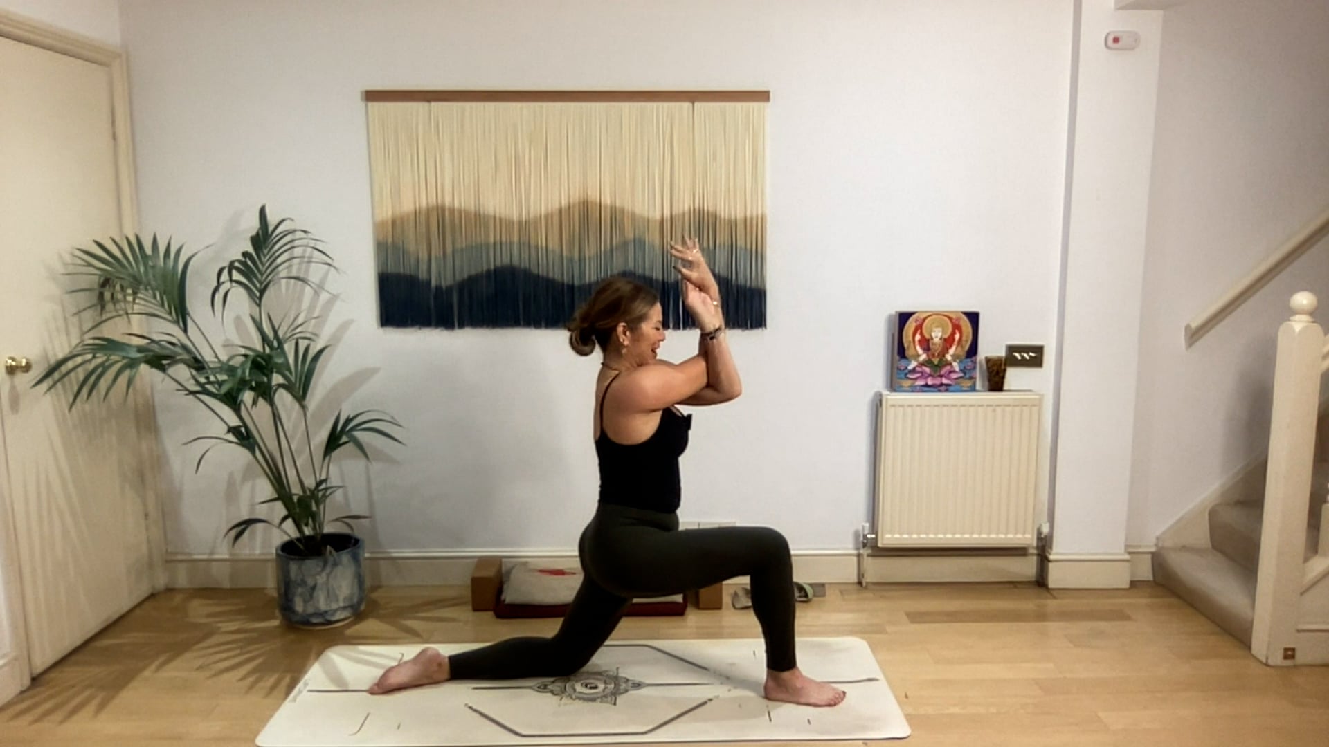 75 min Stay Open Vinyasa Level 2/3: Mia