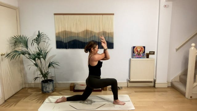 75 min Stay Open Vinyasa Level 2/3: Mia