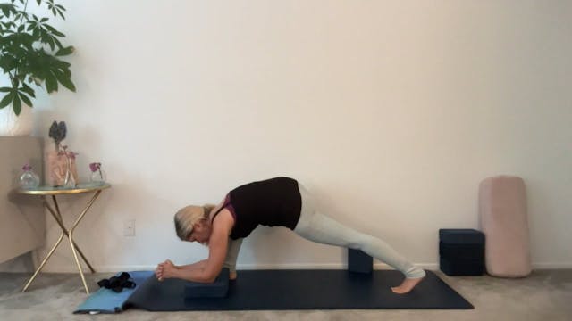 Vinyasa Flow 2 w/ Jesse (T/Th)