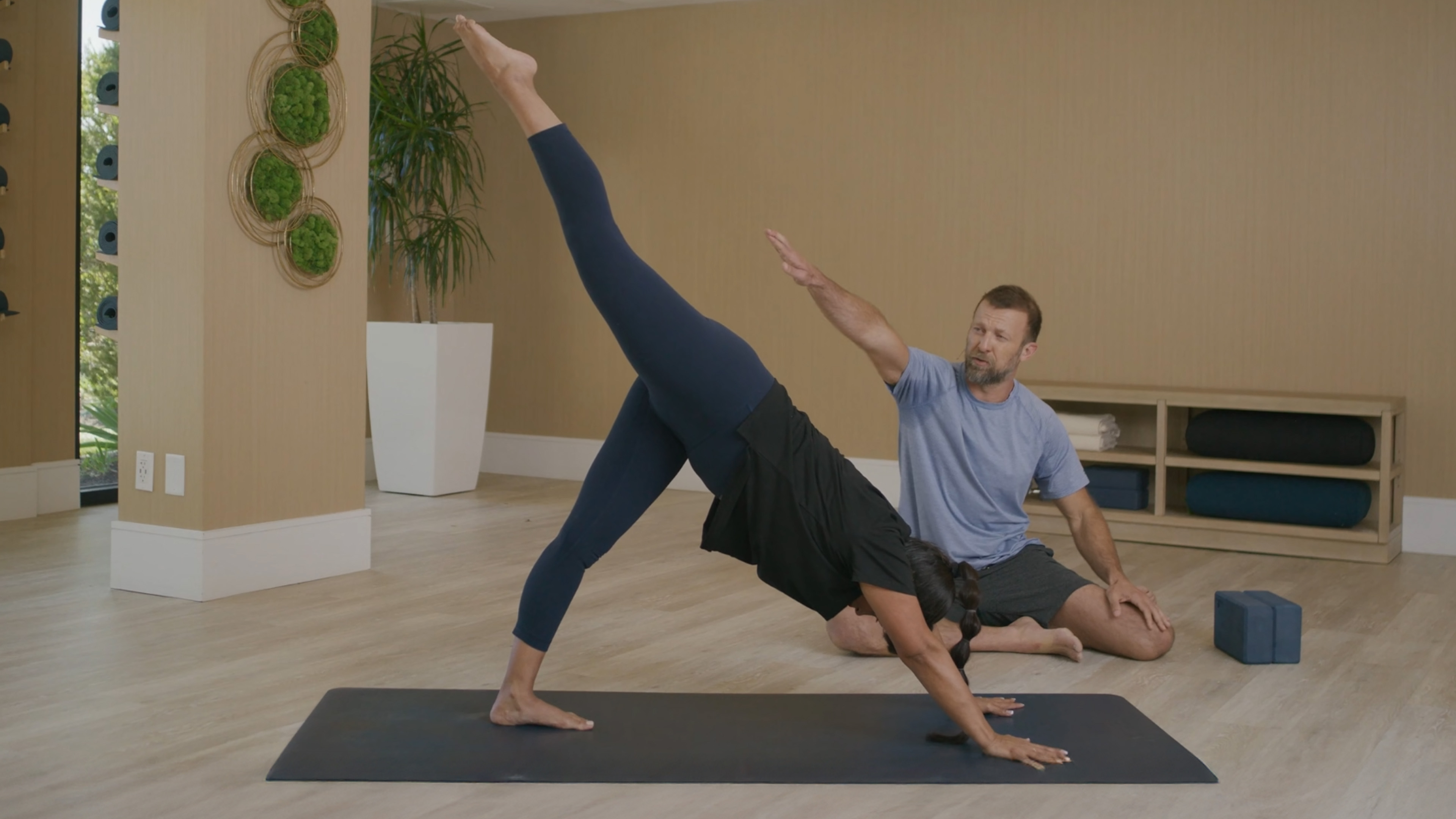 30 min Single-Leg Balance Flow w/ Vytas