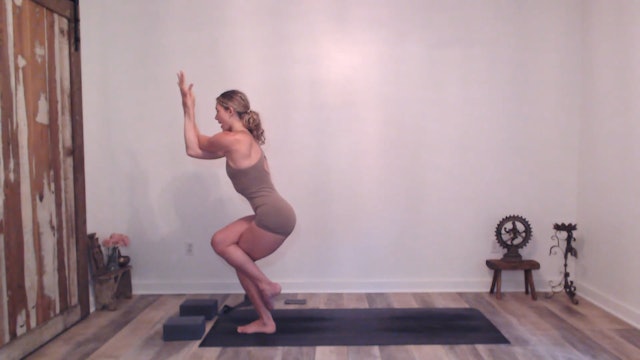 45 min Vinyasa Flow w/ Ashley - Balance, Twists & Hips