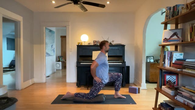 45 min Steady Strong Vinyasa Level 2:...