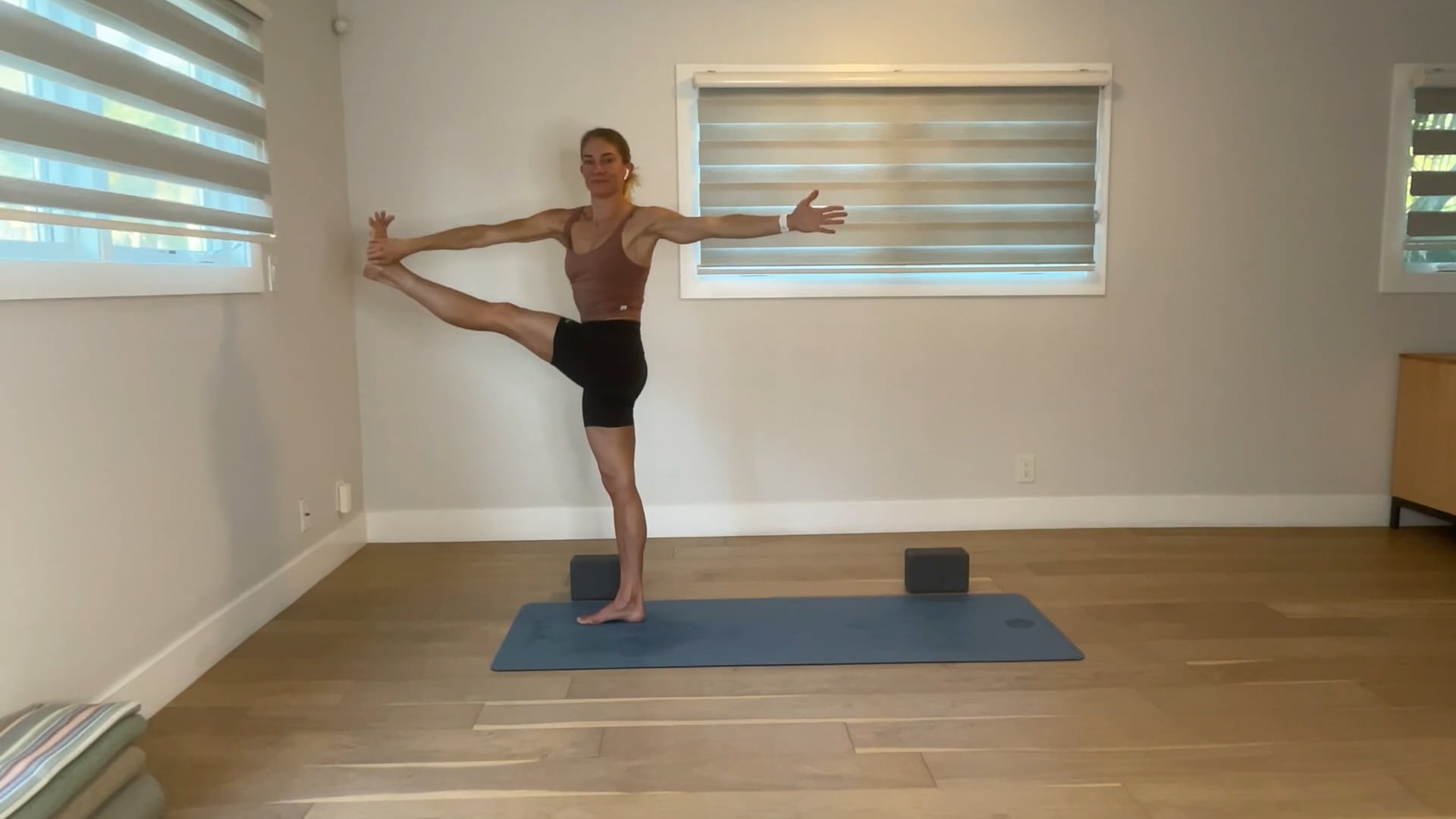 60 min YogaWorks Level 2: Maya