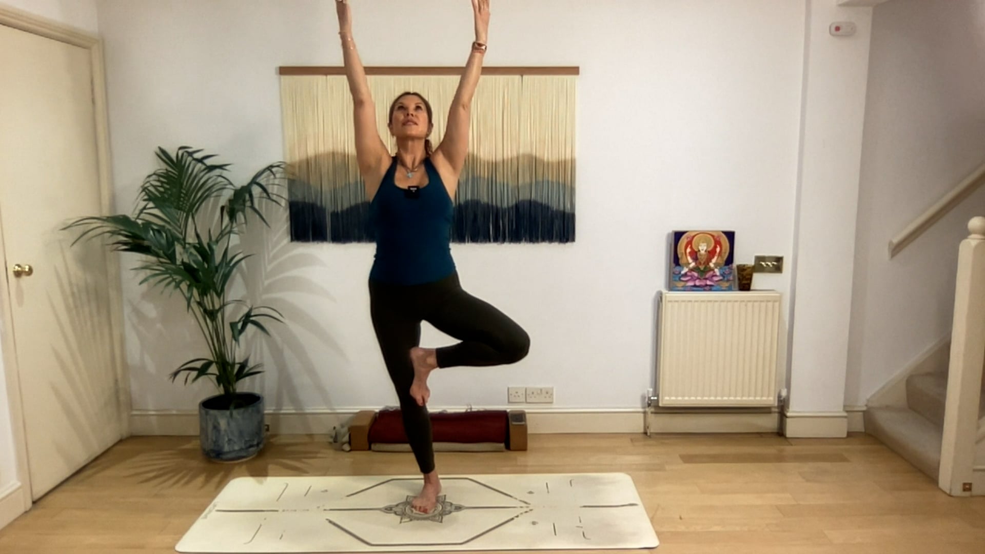 60 min Vinyasa Flow level 2/3 w/ Mia ...