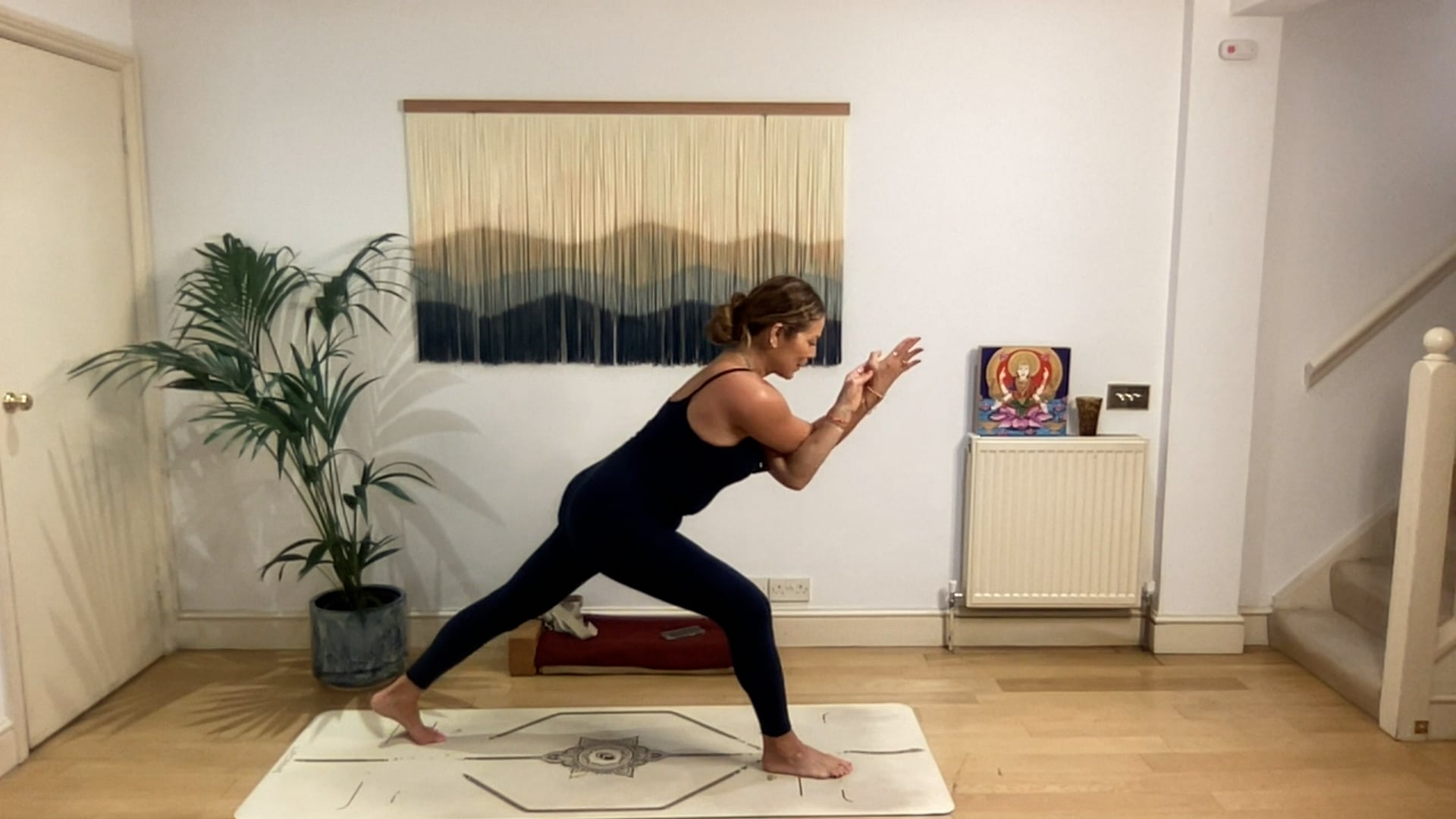 75 min Vinyasa Flow level 2/3 w/ Mia ...