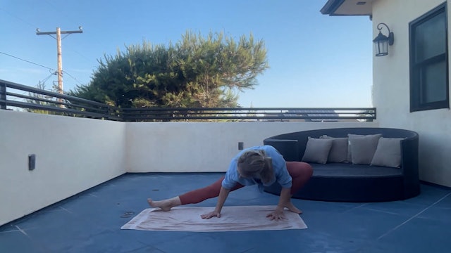 15 min Morning Stretch w/ Becky – Grounding for Travel 8/8/2023