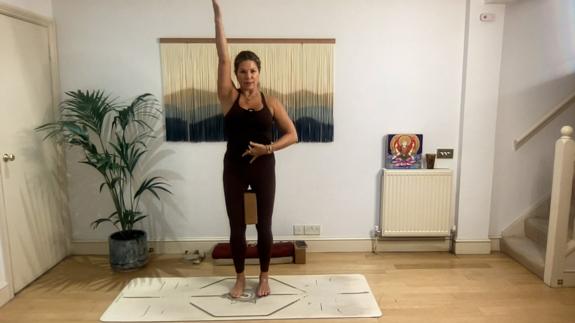 60 min Vinyasa Flow level 2/3 w/ Mia ...