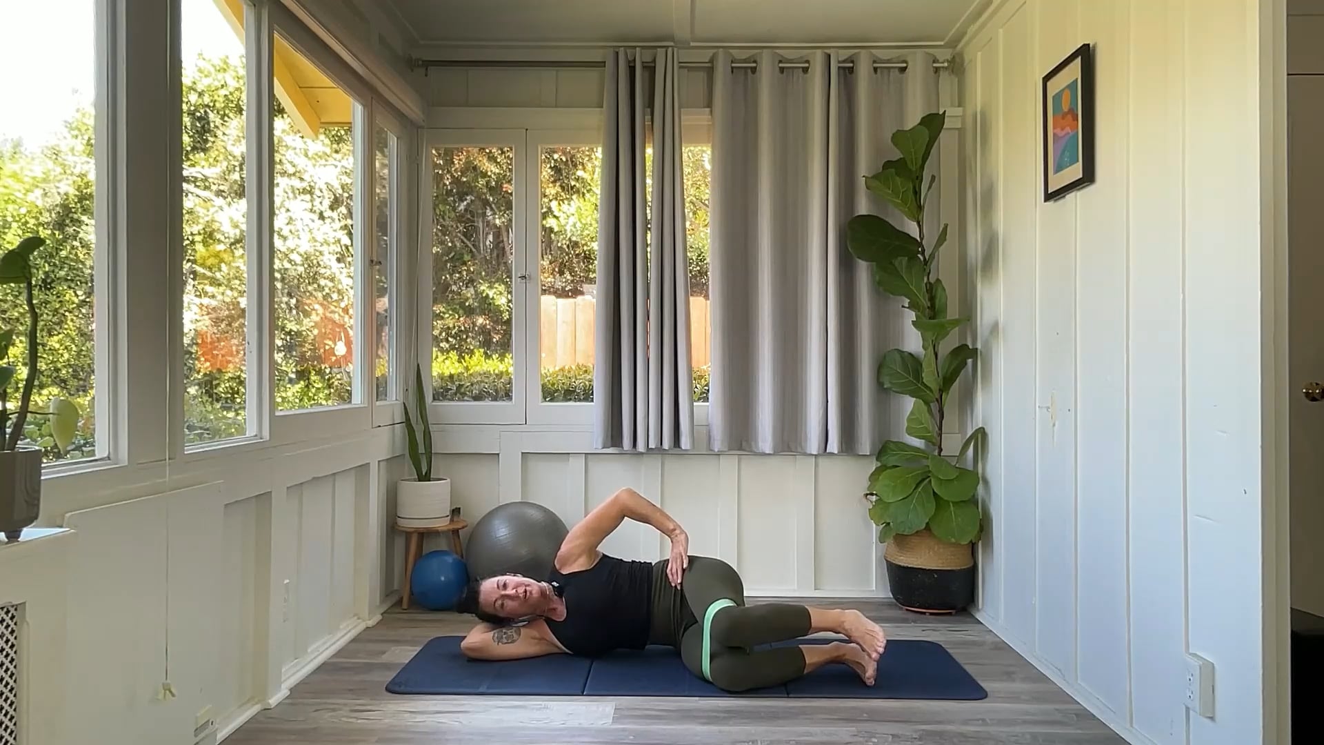 30 min Hip Health & Recovery w/ Tracy