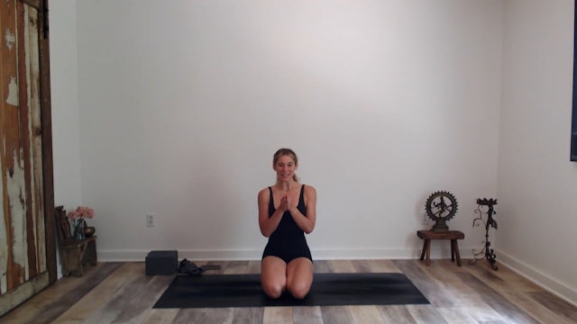 45 min Yogaworks 1/2 w/ Ashley - Twist From Your Center - 5/13/2023