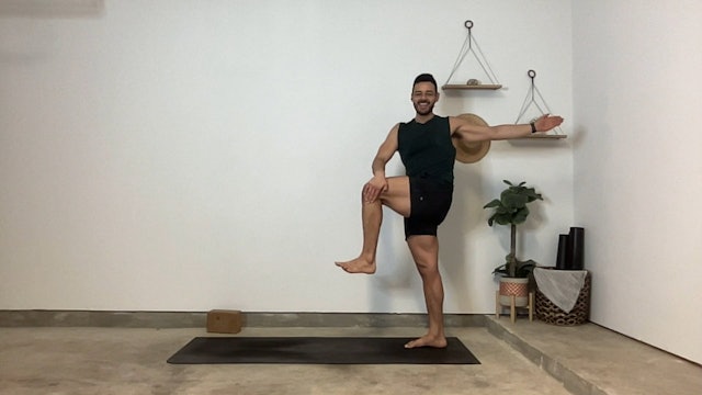 45 min Morning Flow w/ Gustavo – Anchored & Grounded Flow -04/30/2024