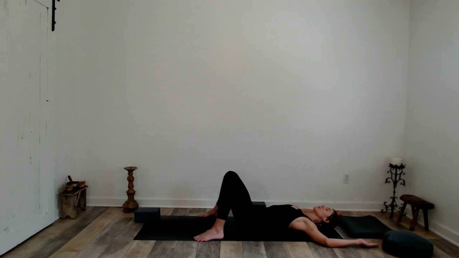 60 min Gentle Hips, Chest and Shoulders Vinyasa Flow: Ashley