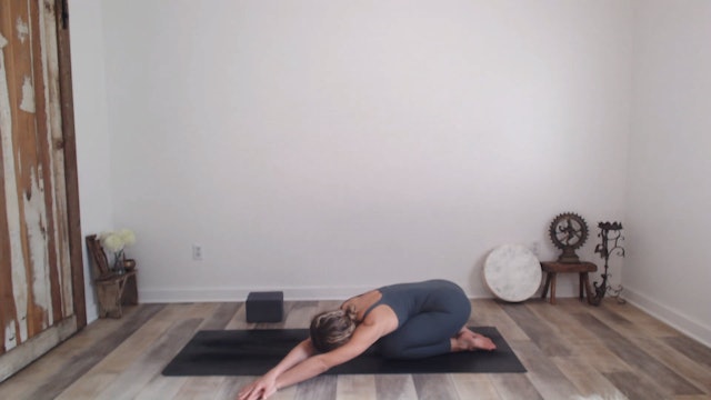 45 min YogaWorks 1-2 w/ Ashley – Gentle Body Tune-Up 12/23/2023