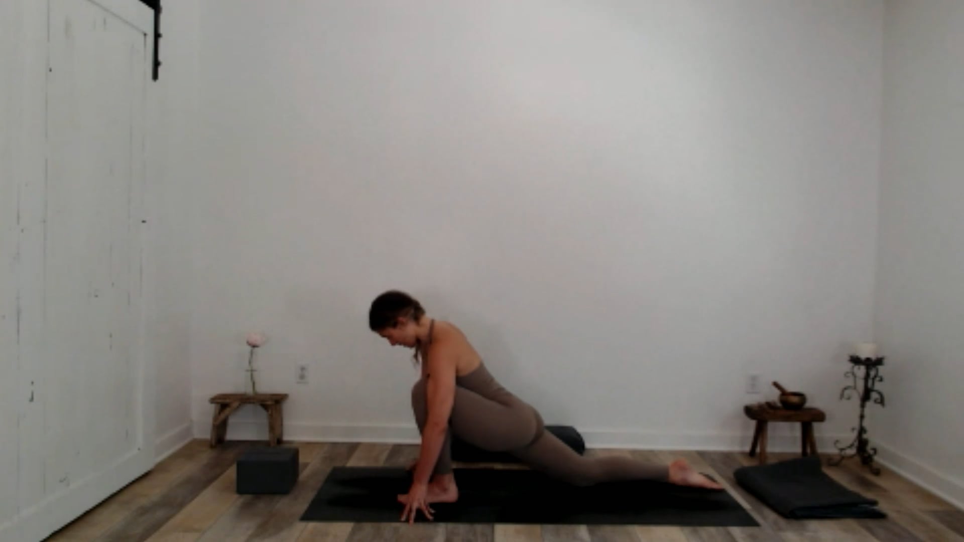 60 min Vinyasa Flow w/ Ashley - Full Body Flow + Feeling 05/13/2025