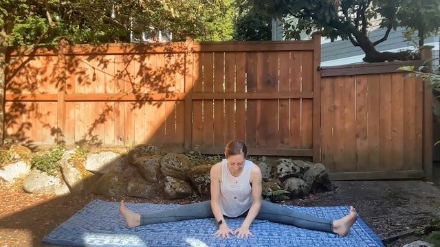 15 min Morning Stretch w/ Becky – Hips, Hammies, and Back 6/29/2023