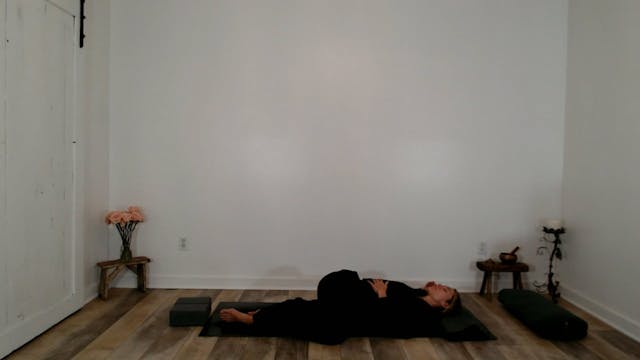 60 min Stretch and Unwind w/ Ashley -...