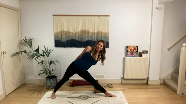 60 min Heart-Minded Vinyasa Level 2/3...