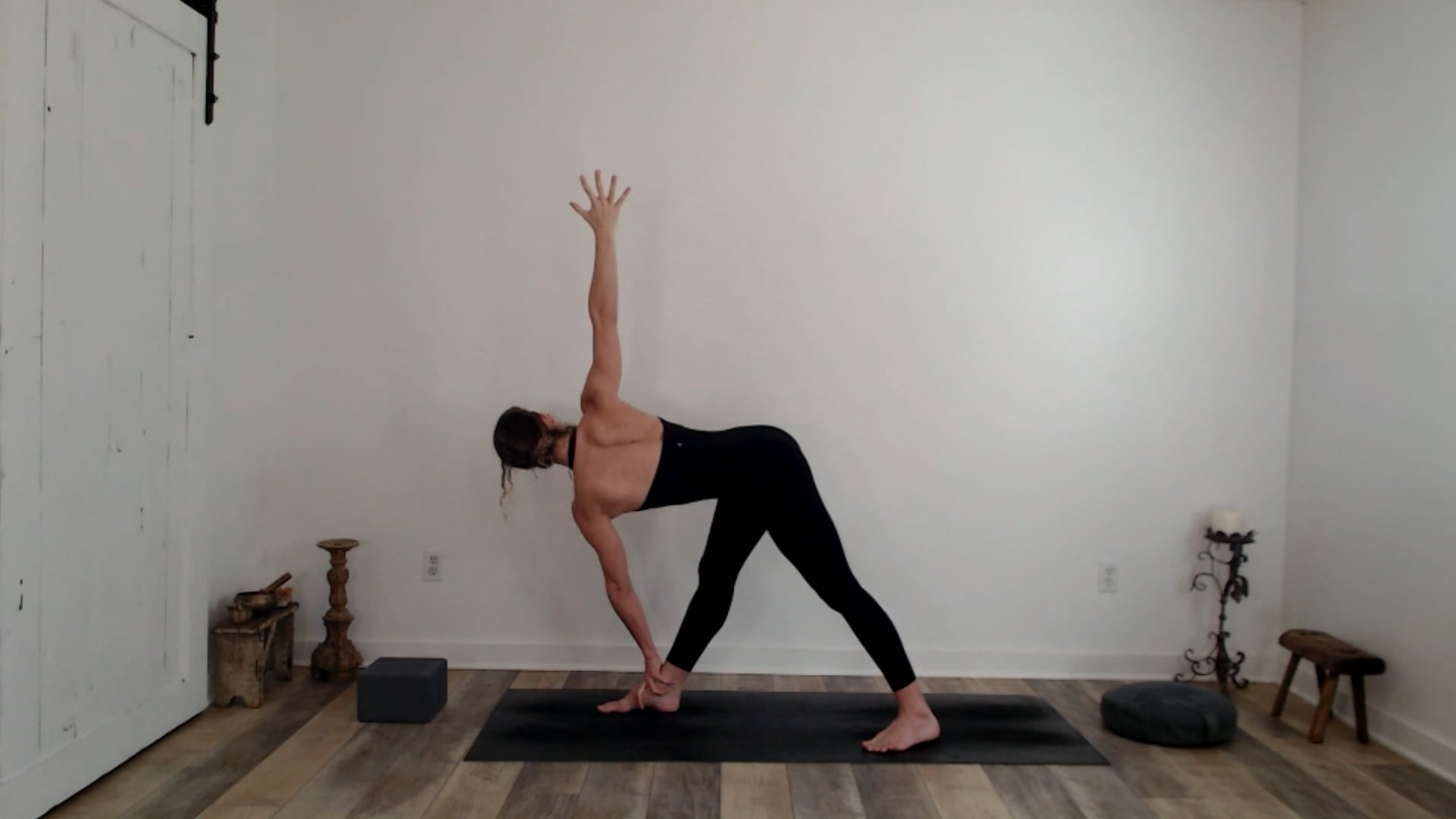 30 min Essential Wake-Up Hatha Yoga: Ashley