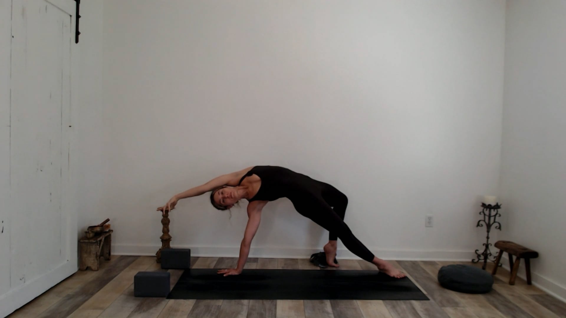 60 min Nice and Soft Vinyasa Flow: Ashley