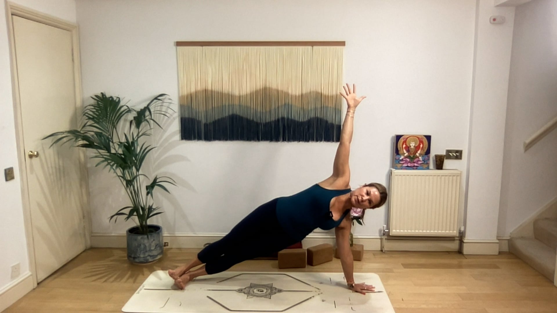 60 min Vinyasa Flow level 2/3 w/ Mia ...