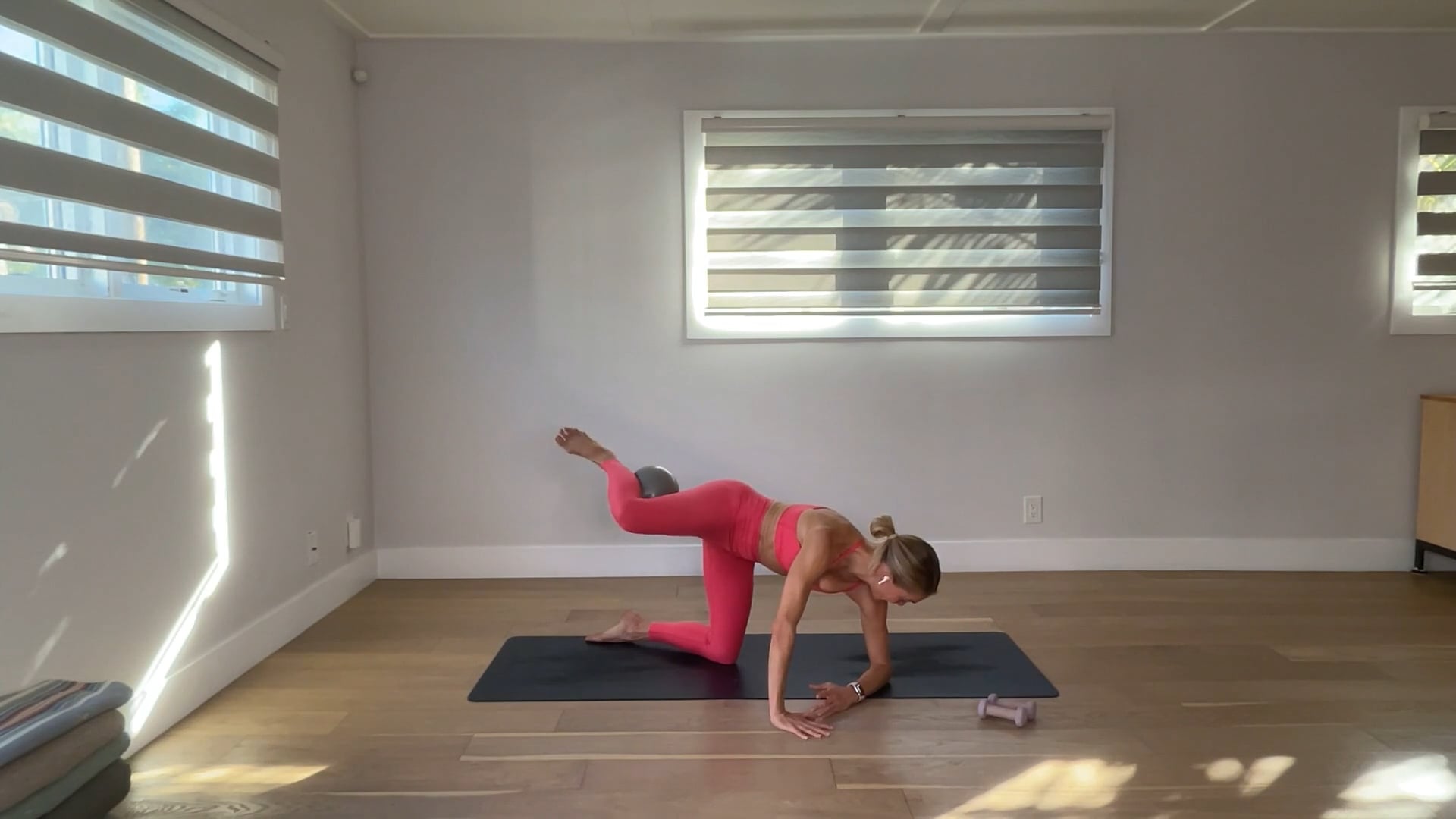 25 min Barre Tone w/ Maya - 11/17/24