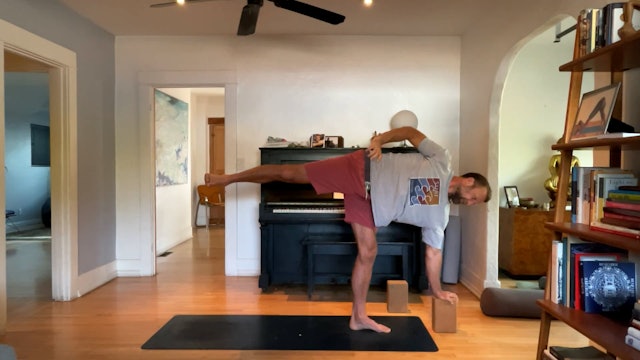 15 min Yoga Boost w/ Vytas