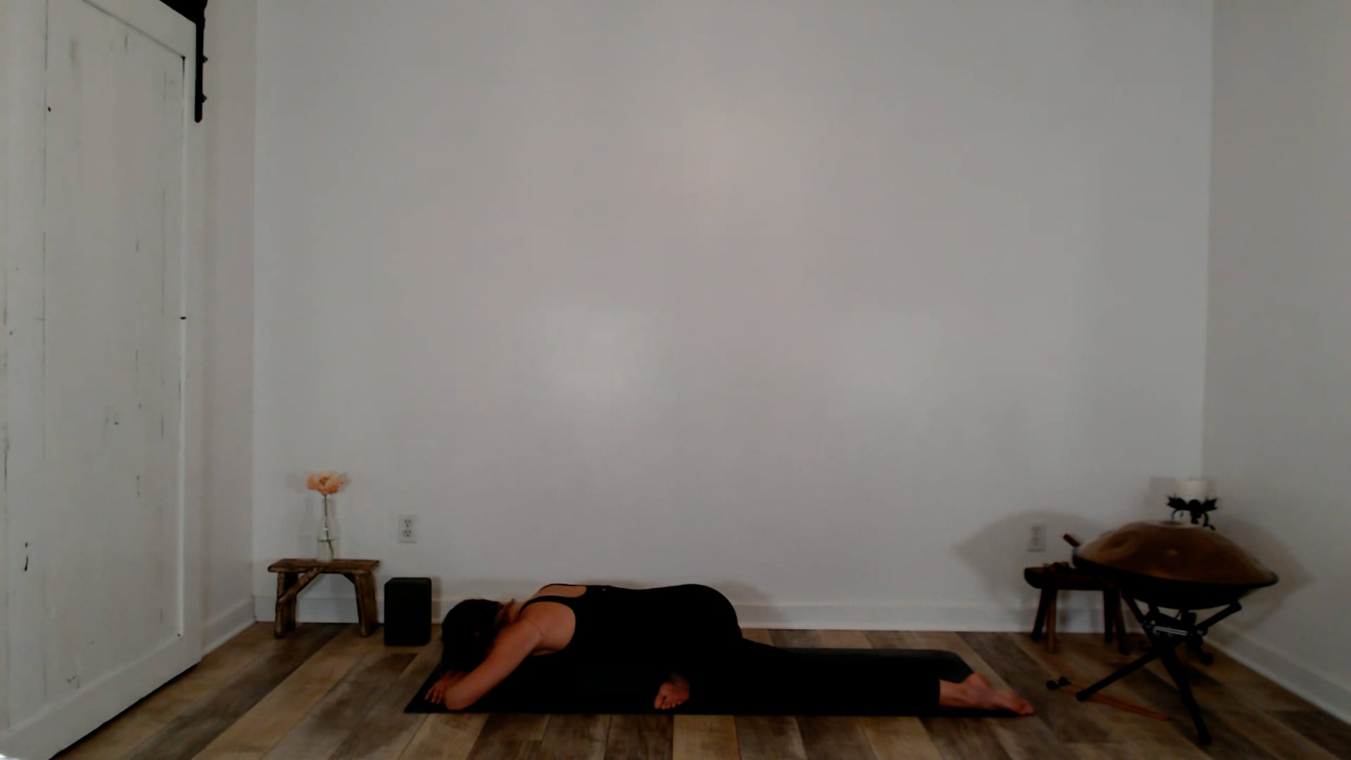 60 min Stretch and Unwind w/ Ashley - New Moon in Taurus 04/27/2025