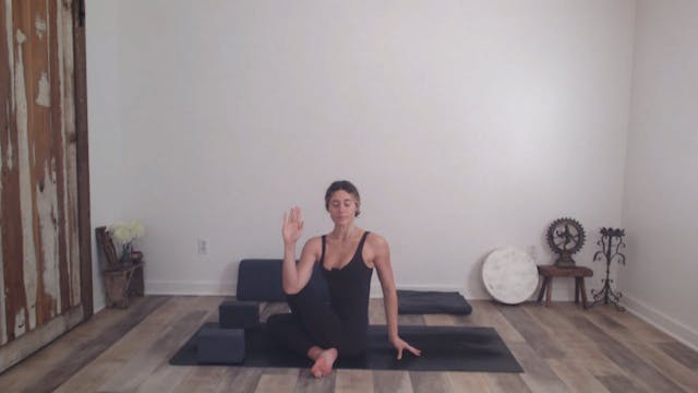 60 min YogaWorks w/ Ashley - Holiday ...