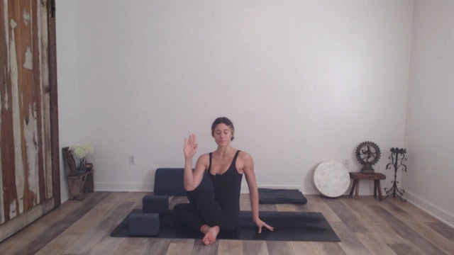 60 min YogaWorks w/ Ashley – Holiday De-Stress Practice 12/20/2023