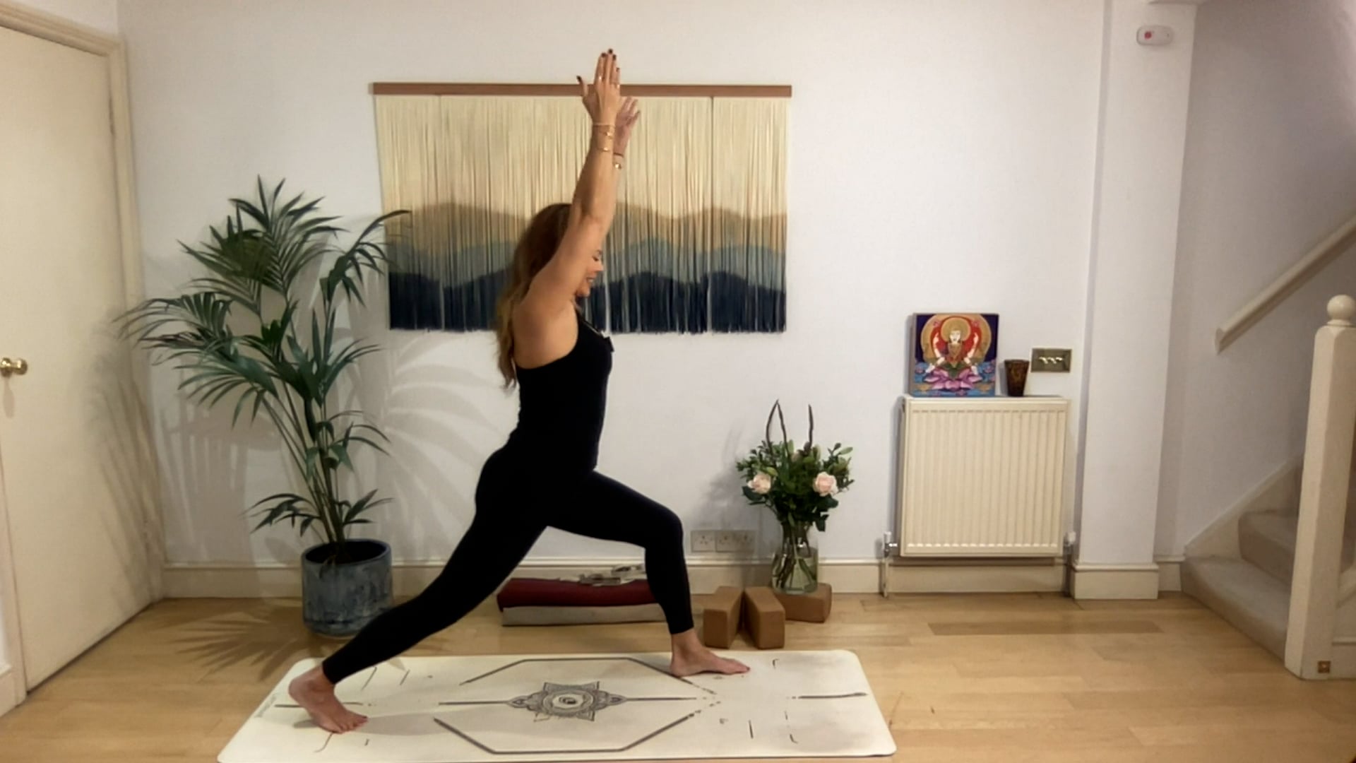 75 min Vinyasa Flow level 2/3 w/ Mia ...