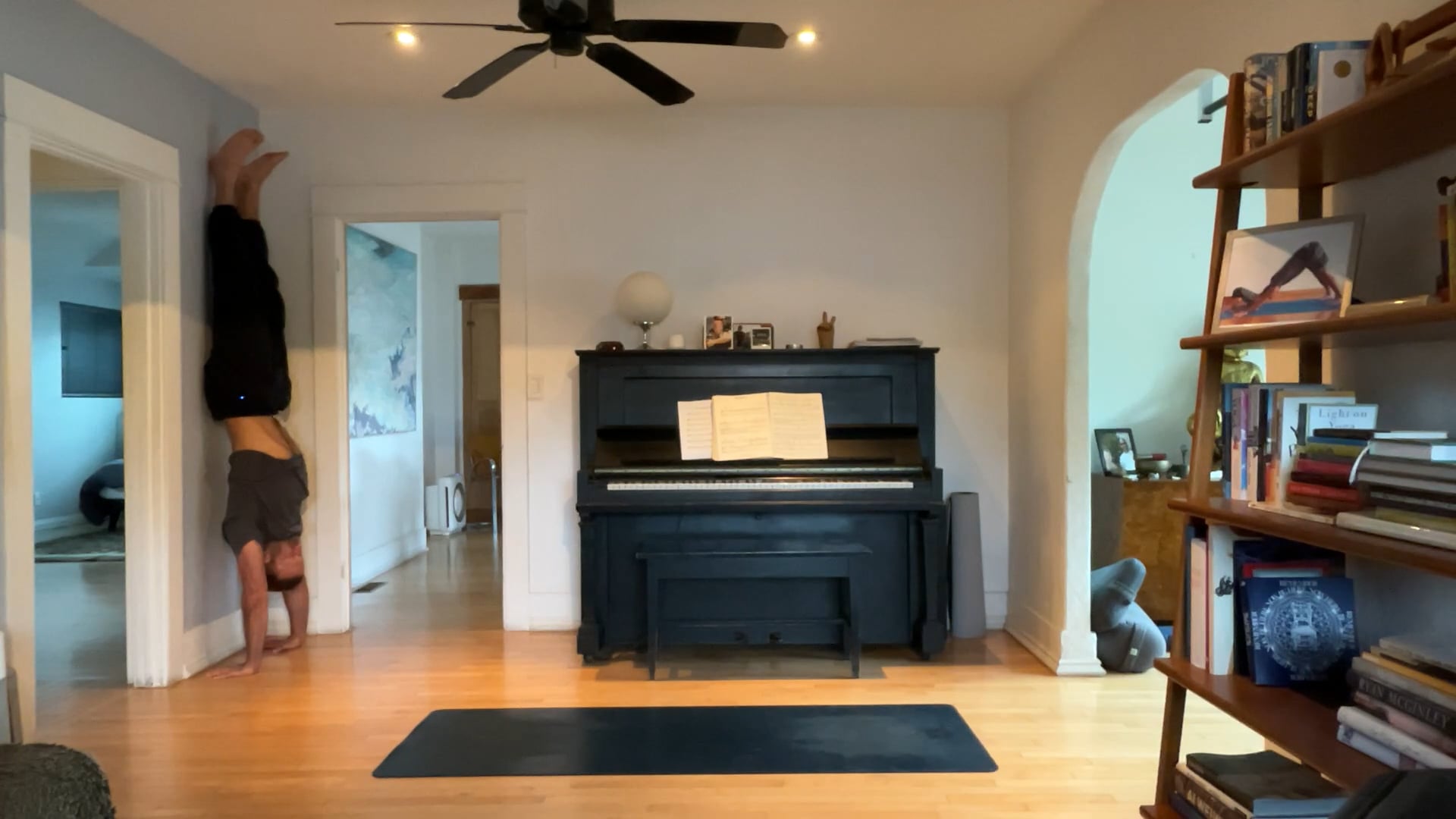 45 min Vinyasa 2 w/ Vytas - Inversion...