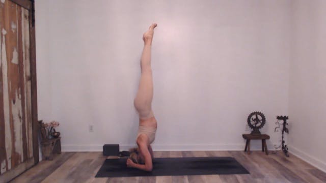 45 min Vinyasa w/ Ashley - Steady Flo...