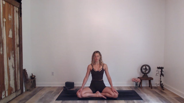 10 Min Meditation w/ Ashley – Grounded, Present and Open 05/06/2023