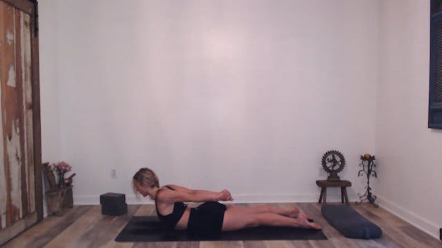 45 min Vinyasa  w/ Ashley - Meditatio...