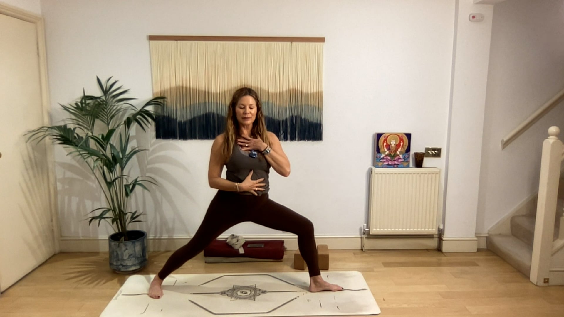 75 min Vinyasa Flow level 2/3 w/ Mia ...