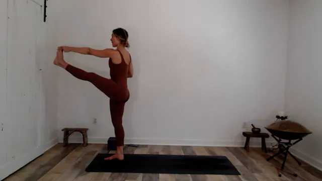 Vinyasa Flow w/ Ashley - Pink Full Mo...
