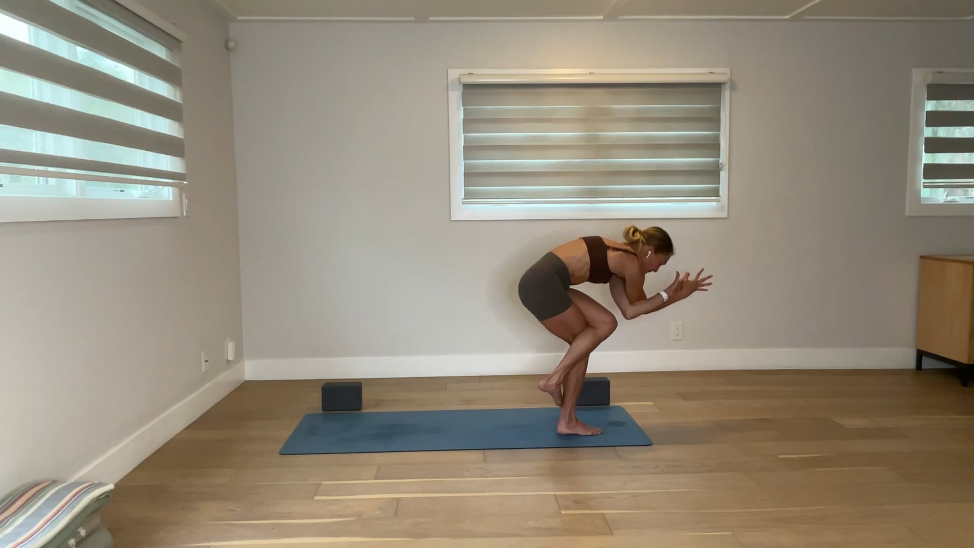 60 min YogaWorks Level 2: Maya