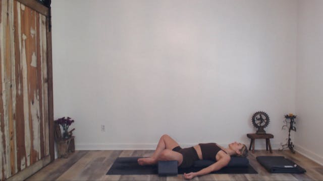 60 Min YogaWorks w/ Ashley - Soft & T...