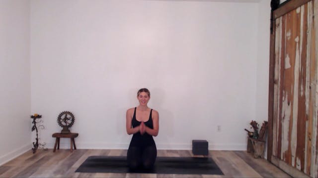 45 Min Vinyasa Flow w/ Ashley- Soulfu...