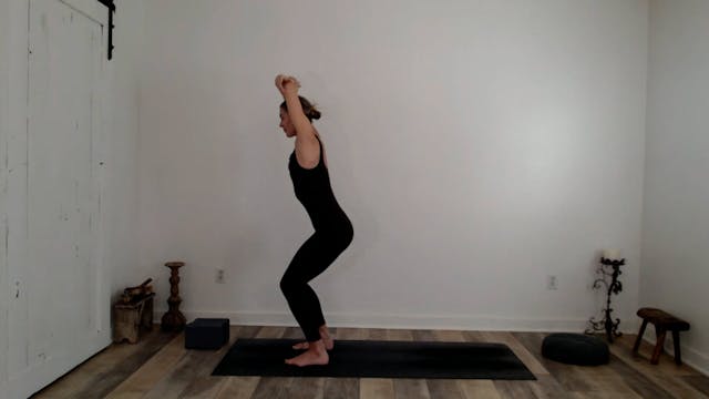 30 min Warm & Radiant Hatha Yoga: Ashley