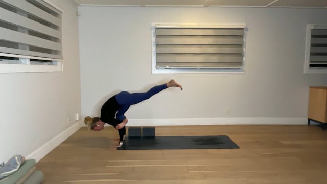 60 min YogaWorks Level 2: Maya