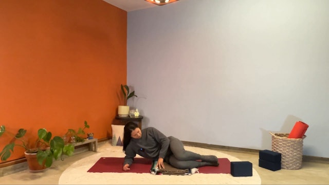 60 min Therapeutic Yoga w/ Elena – Spine Time 11/2/23