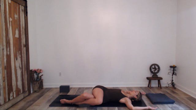 45 Min YogaWorks 1/2 w/ Ashley - Twis...