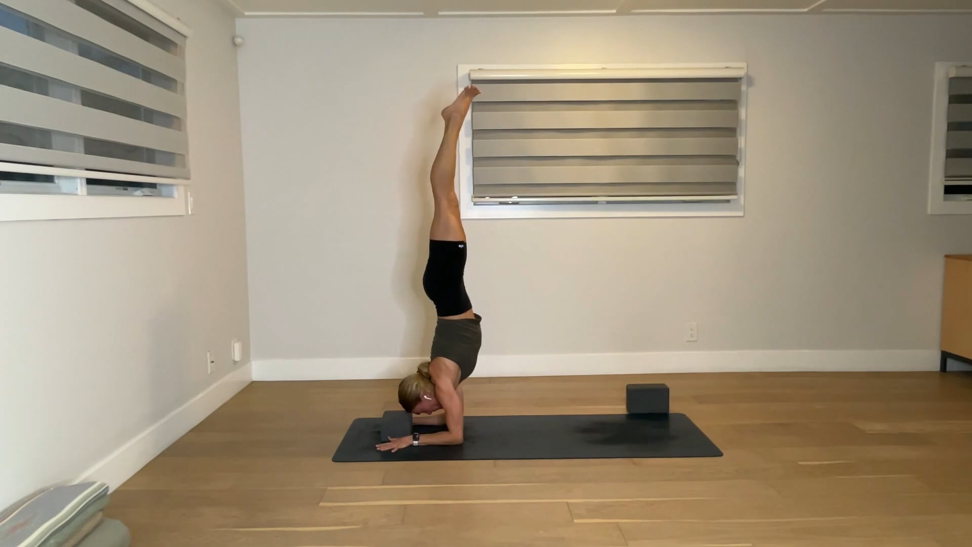 60 min YogaWorks Level 2: Maya