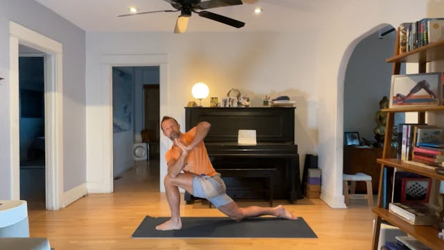 30 min Rise & Shine Vinyasa : Vytas