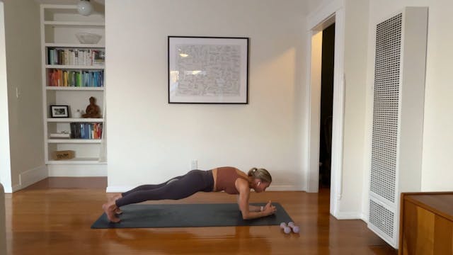 25 min Barre Tone w/ Maya - 12/5/23