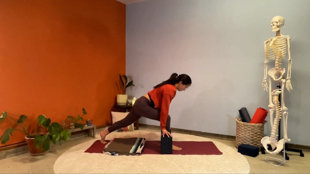 45 min Hatha Yoga 1 w/ Elena - Intern...