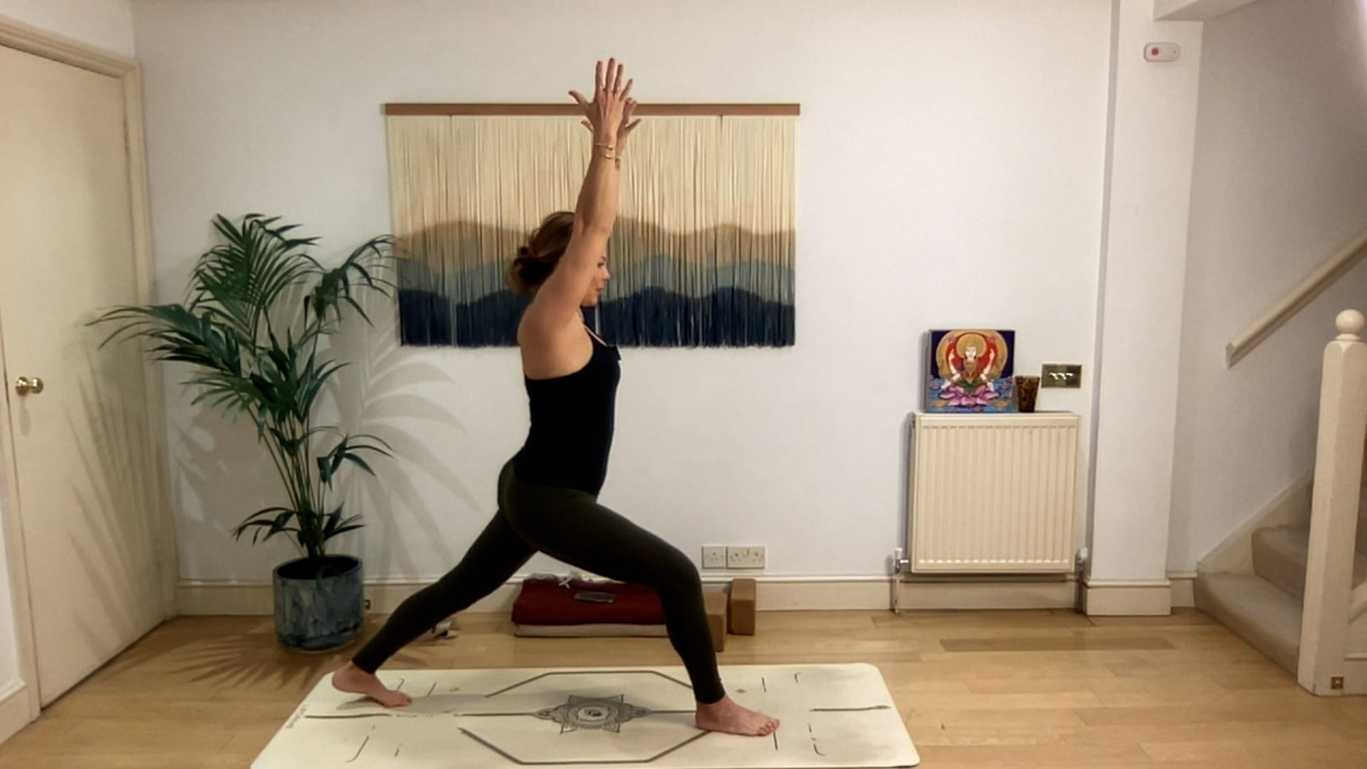 75 min Vinyasa Flow level 2/3 w/ Mia ...