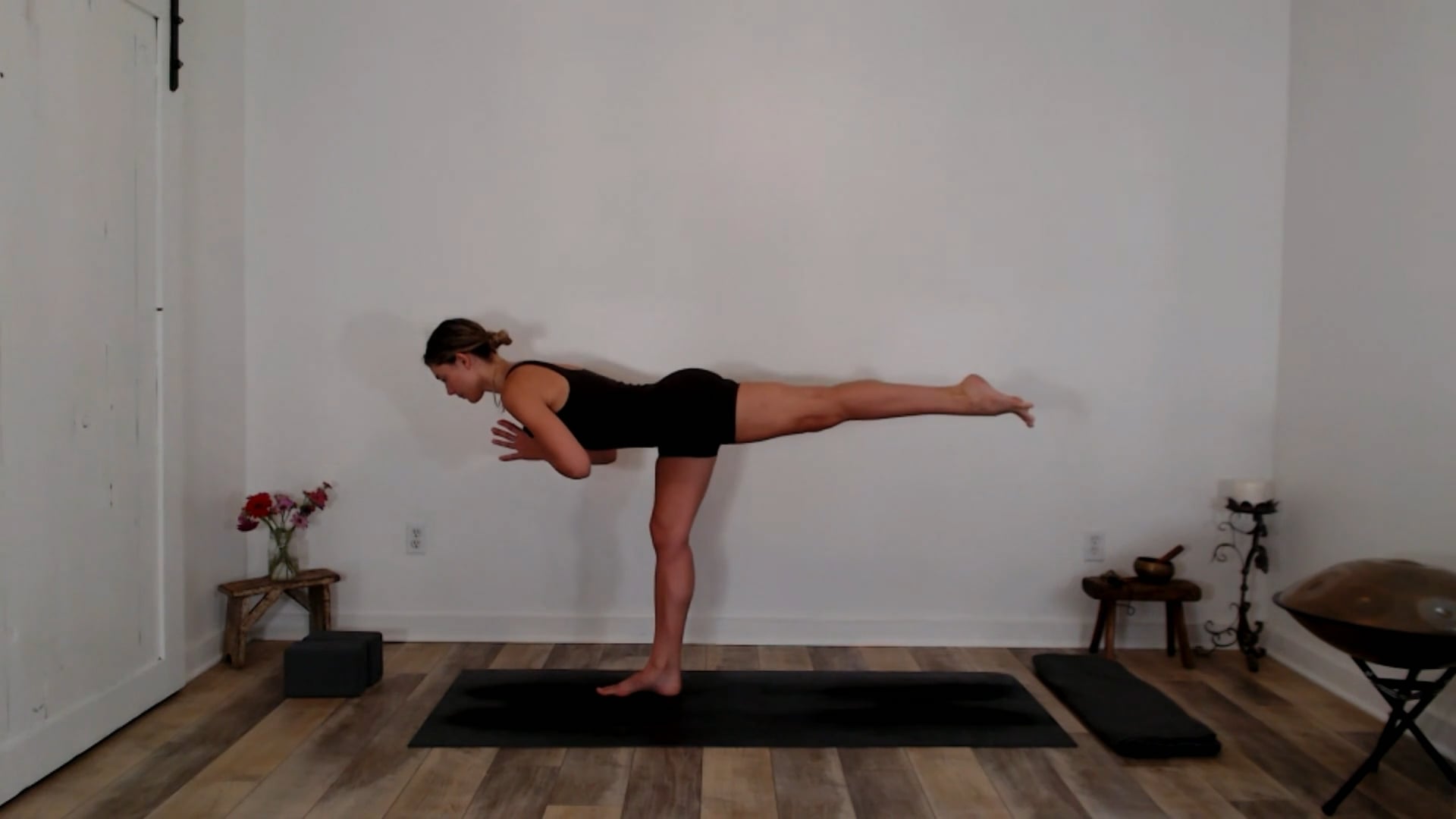 30 min Hatha Yoga w/ Ashley - Gentle Wake-Up 08/11/2025