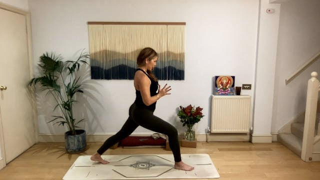 75 min Vinyasa Flow level 2/3 w/ Mia ...
